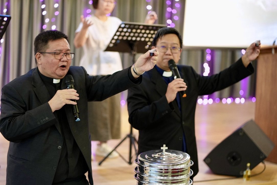Pastors leading communion at an RCC combined service